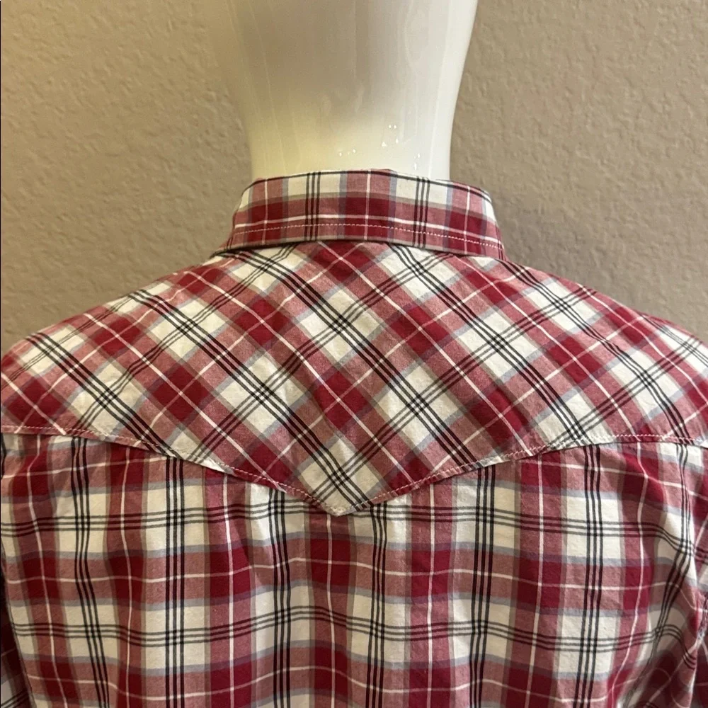 Levi’s Men's Red Plaid Long Sleeve Shirt‎ size large with pearl snaps western